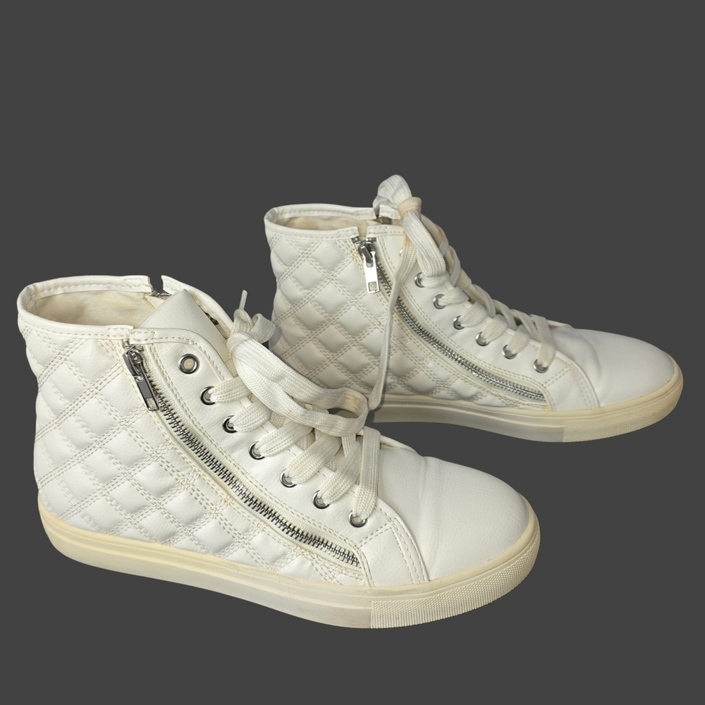 Steve Madden Stitches White Quilted HI-Top Shoes SIZE 10 W, 8 M